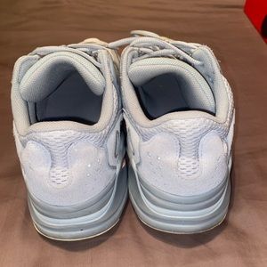 Yeezy 700 “inertia” (NO BOX)